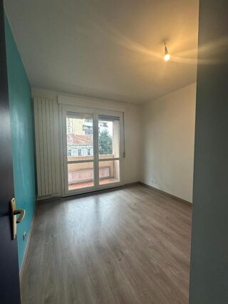  Appartement à louer 3 pièces 68 m²