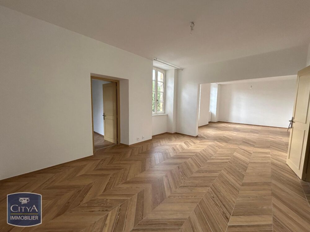 A LOUER SUPERBE APPARTEMENT EN CENTRE VILLE Un apparteme....