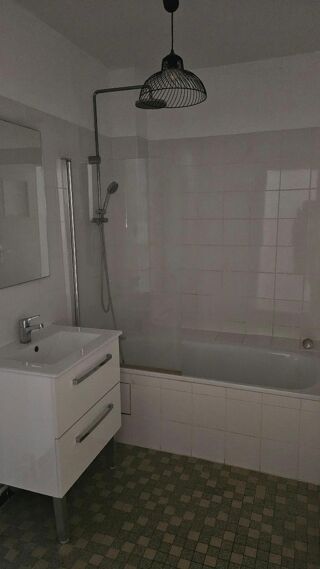  Appartement à louer 4 pièces 74 m²