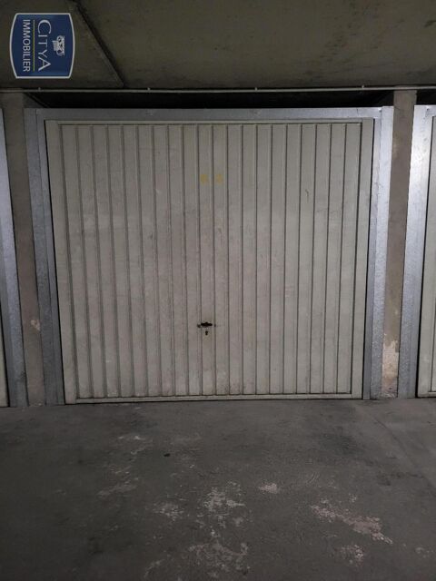  Parking / Garage  louer 
