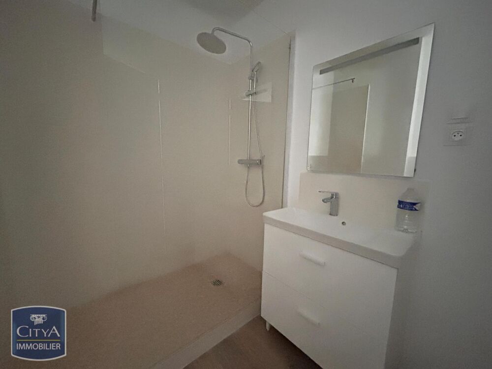 À LOUER : STUDIO NON MEUBLE + BALCON + PARKING - BORDEAU....