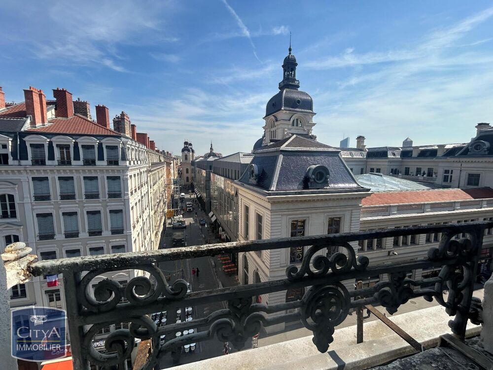 A LOUER // APPARTEMENT T3 RENOVE // 8 RUE DE LA BARRE 69....