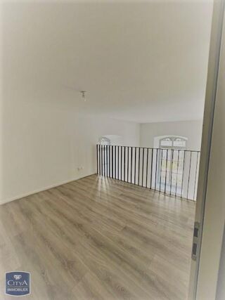  Appartement à louer 4 pièces 83 m²