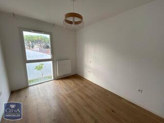  Appartement à louer 4 pièces 77 m²