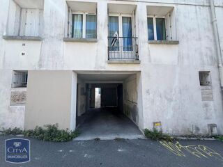  Parking / Garage à louer 