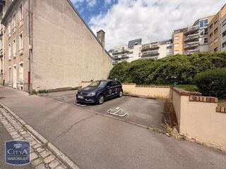  Parking / Garage à louer 