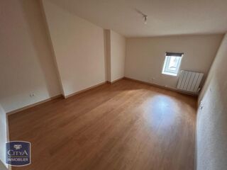  Appartement à louer 3 pièces 77 m²
