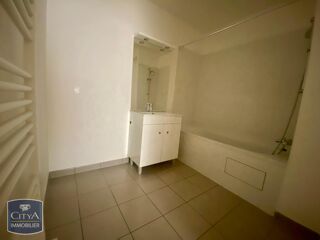  Appartement à louer 3 pièces 65 m²