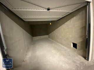  Parking / Garage � louer 