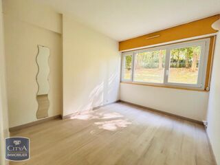  Appartement à louer 4 pièces 79 m²