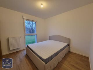  Appartement à louer 4 pièces 86 m²