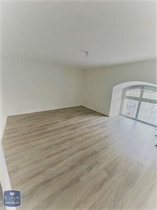  Appartement à louer 4 pièces 83 m²
