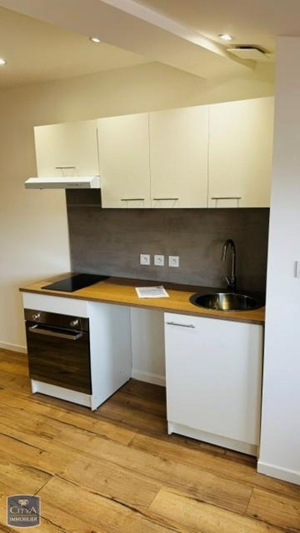 À LOUER : Charmant appartement rénové T2 situé dans la v....