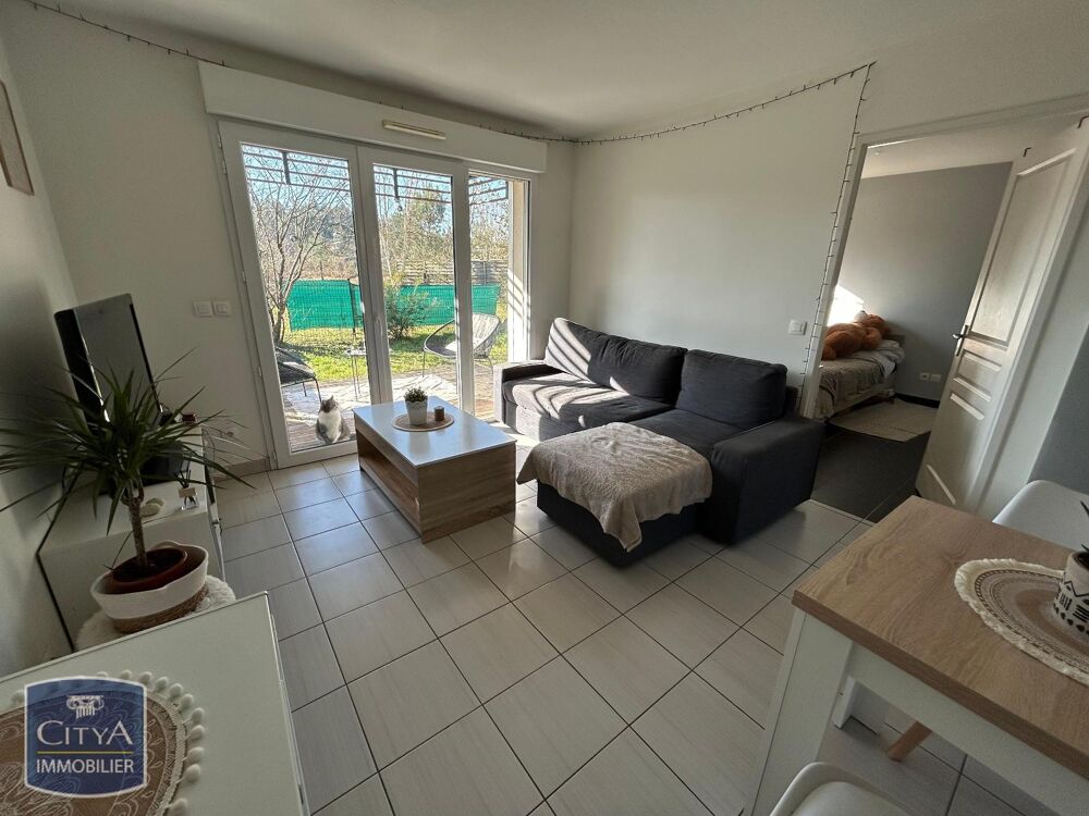 À LOUER : Appartement T2 à ST JEAN D'ILLAC, dans un cadr....