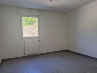  Appartement à louer 3 pièces 82 m²