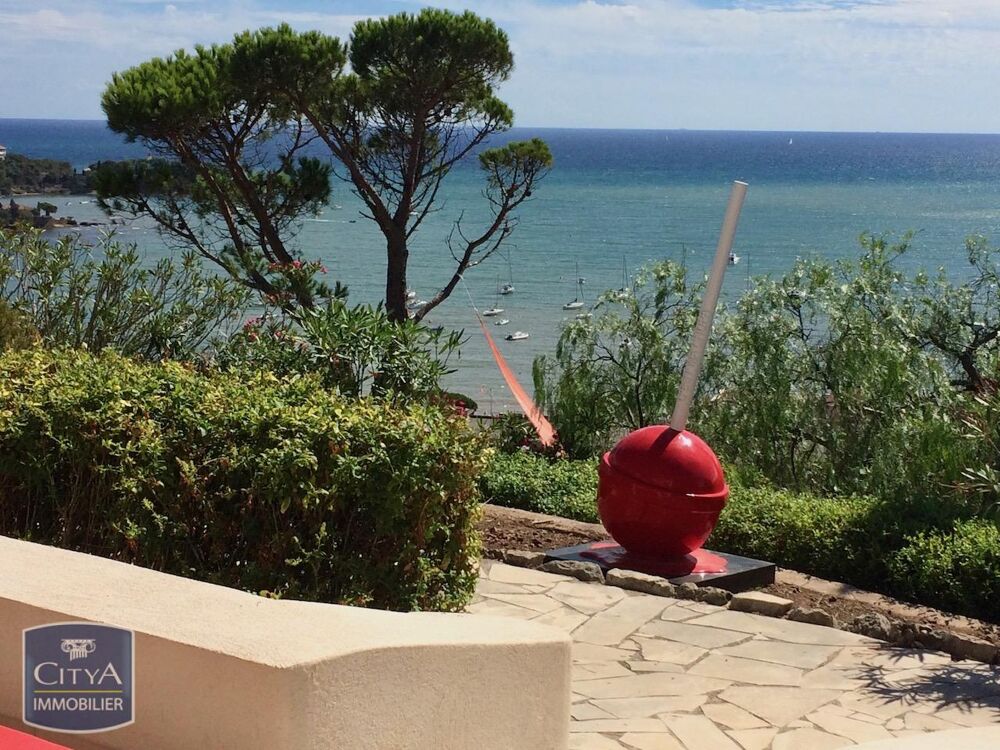 **À LOUER : Villa d'exception à Agay !** Découvrez cette....