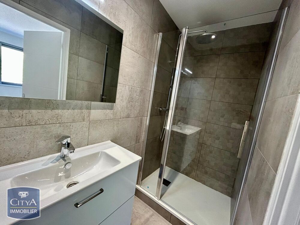 THIERS - T2 RENOVE - RESIDENCE SECURISEE AVEC ASCENCEUR ....