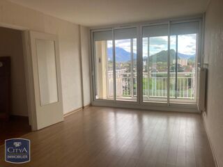  Appartement à louer 4 pièces 79 m²