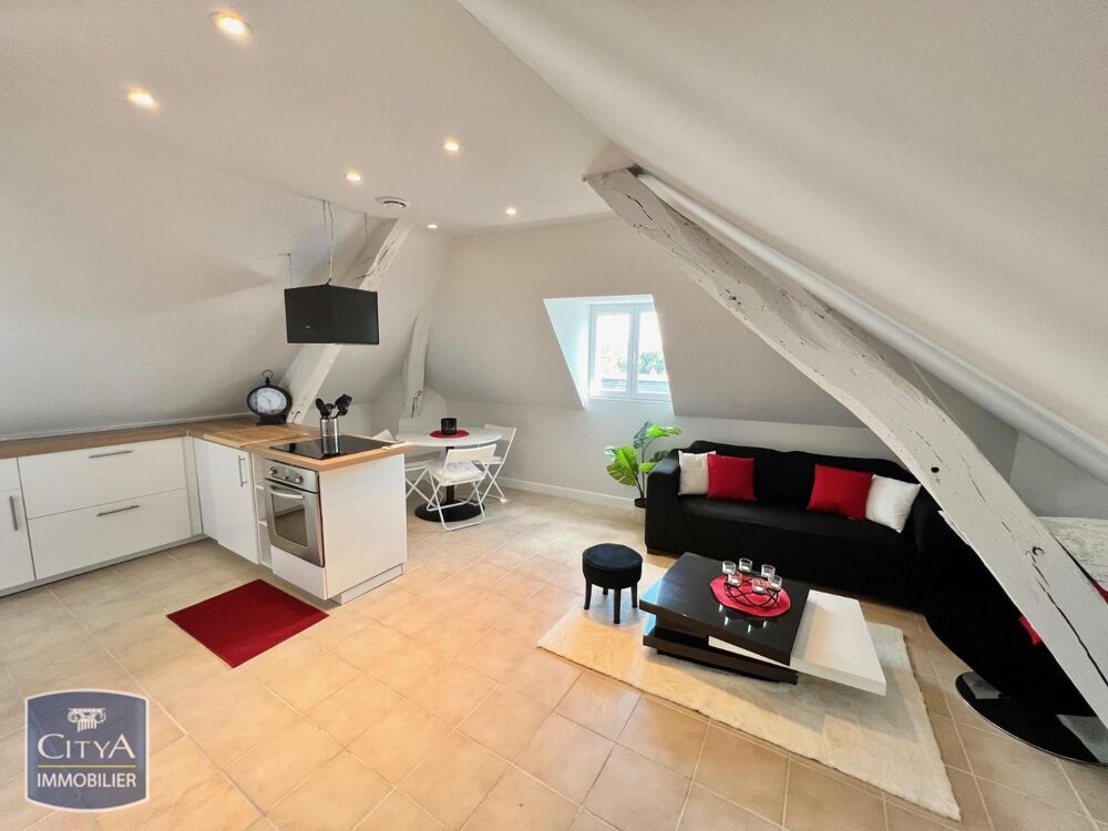 À LOUER : Appartement atypique offrant une surface au so....