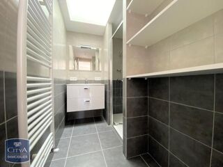  Appartement à louer 5 pièces 104 m²