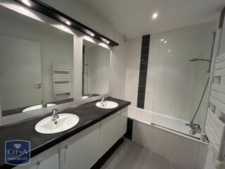  Appartement à louer 4 pièces 106 m²