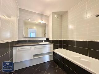  Appartement à louer 4 pièces 94 m²