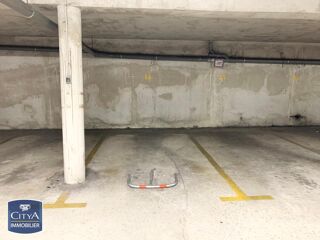 Parking / Garage à louer 