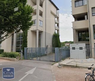  Parking / Garage à louer 