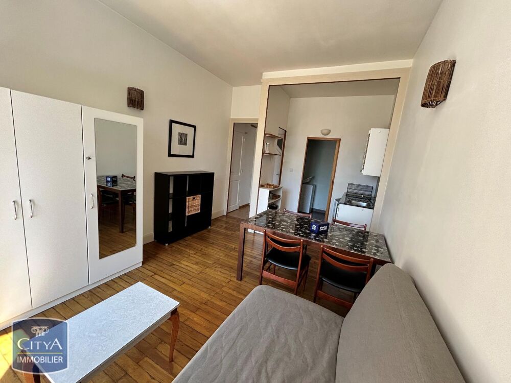 À LOUER : Appartement T1 de 20 m² se trouve au troisième....