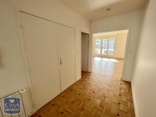  Appartement à louer 3 pièces 77 m²