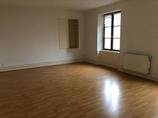  Appartement à louer 3 pièces 75 m²