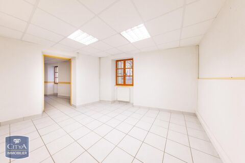 &Agrave; LOUER : Local professionnel situ&eacute; &agrave; Riom offrant un... 800 63200 Riom