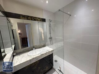  Appartement à louer 2 pièces 63 m²