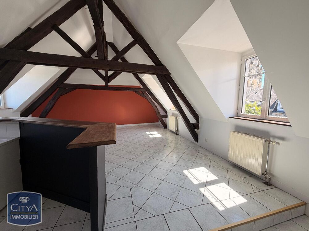 EXCLUSIVITÉ - GRAND APPARTEMENT AVEC POUTRES À louer : v....
