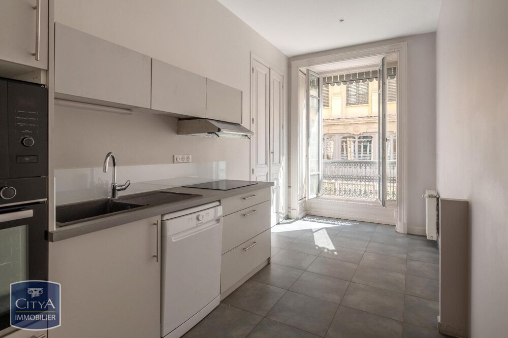 A LOUER // APPARTEMENT T5 AVEC VUE SUR LA PLACE DES JACO....
