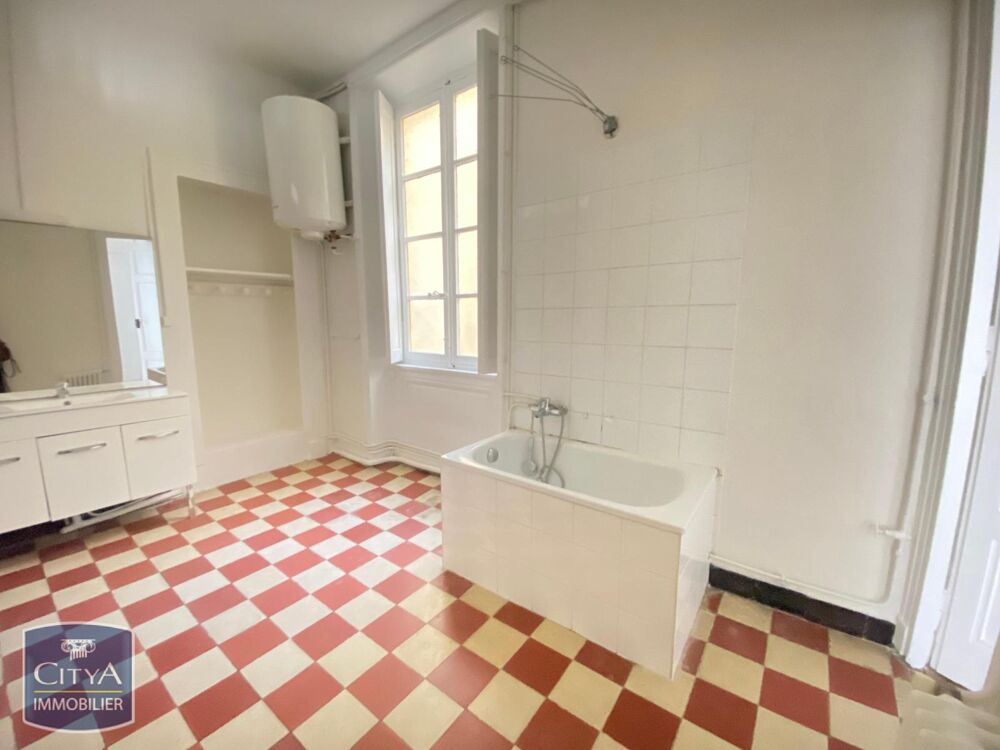 A LOUER // BEL APPARTEMENT T5 // 38 RUE DU PLAT 69002 LY....