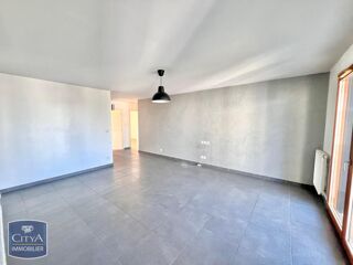  Appartement à louer 4 pièces 76 m²