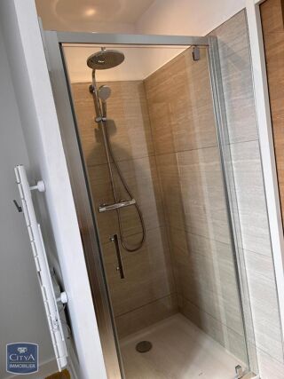  Appartement à louer 4 pièces 99 m²