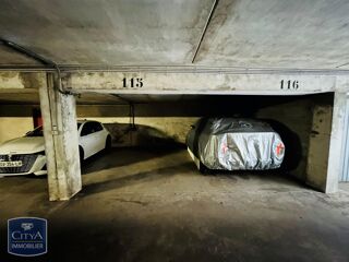  Parking / Garage à louer 