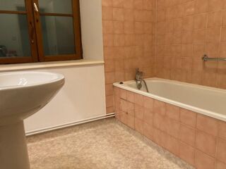  Appartement à louer 3 pièces 77 m²