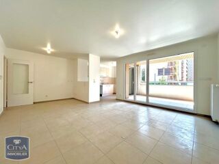  Appartement à louer 4 pièces 86 m²