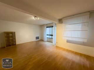  Appartement à louer 2 pièces 72 m²