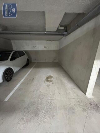  Parking / Garage à louer 