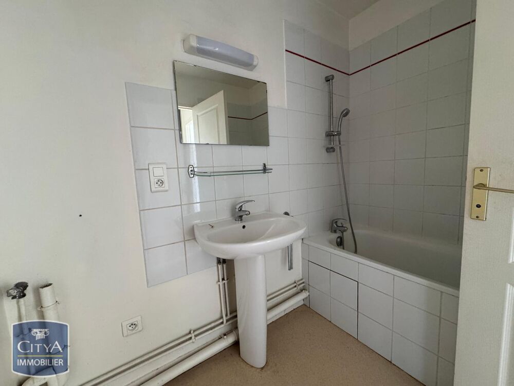 Centre Ville - À LOUER : Découvrez cet appartement T2 id....