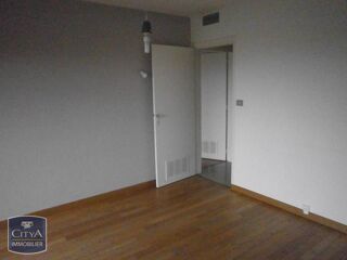  Appartement à louer 5 pièces 121 m²
