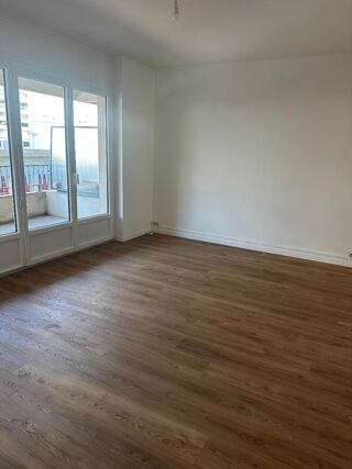  Appartement à louer 3 pièces 52 m²