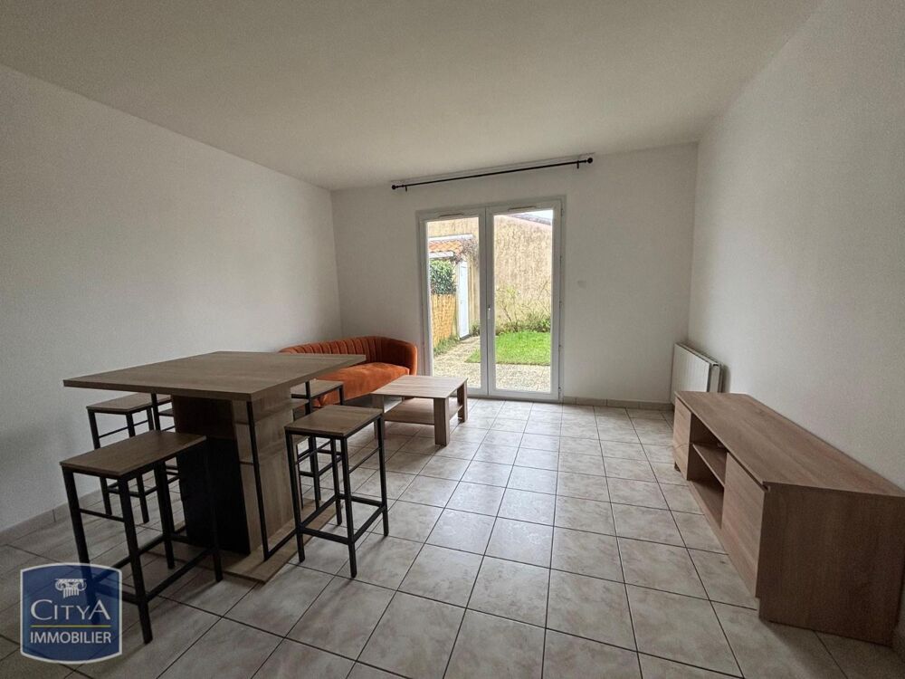 À LOUER : Maison T2 meublée située à Niort, dans le code....