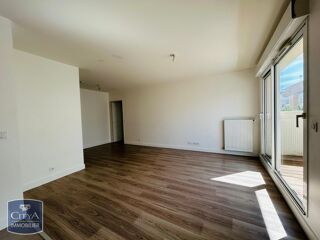  Appartement à louer 3 pièces 65 m²