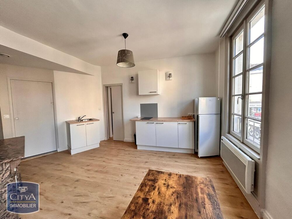 APPARTEMENT T2 MEUBLE - CENTRE LAVAL - TOUTES CHARGES CO....