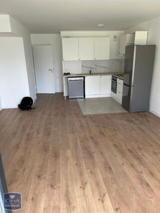  Appartement à louer 4 pièces 82 m²